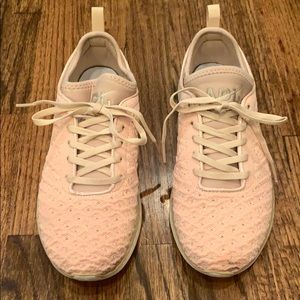 APL women’s tennis shoes